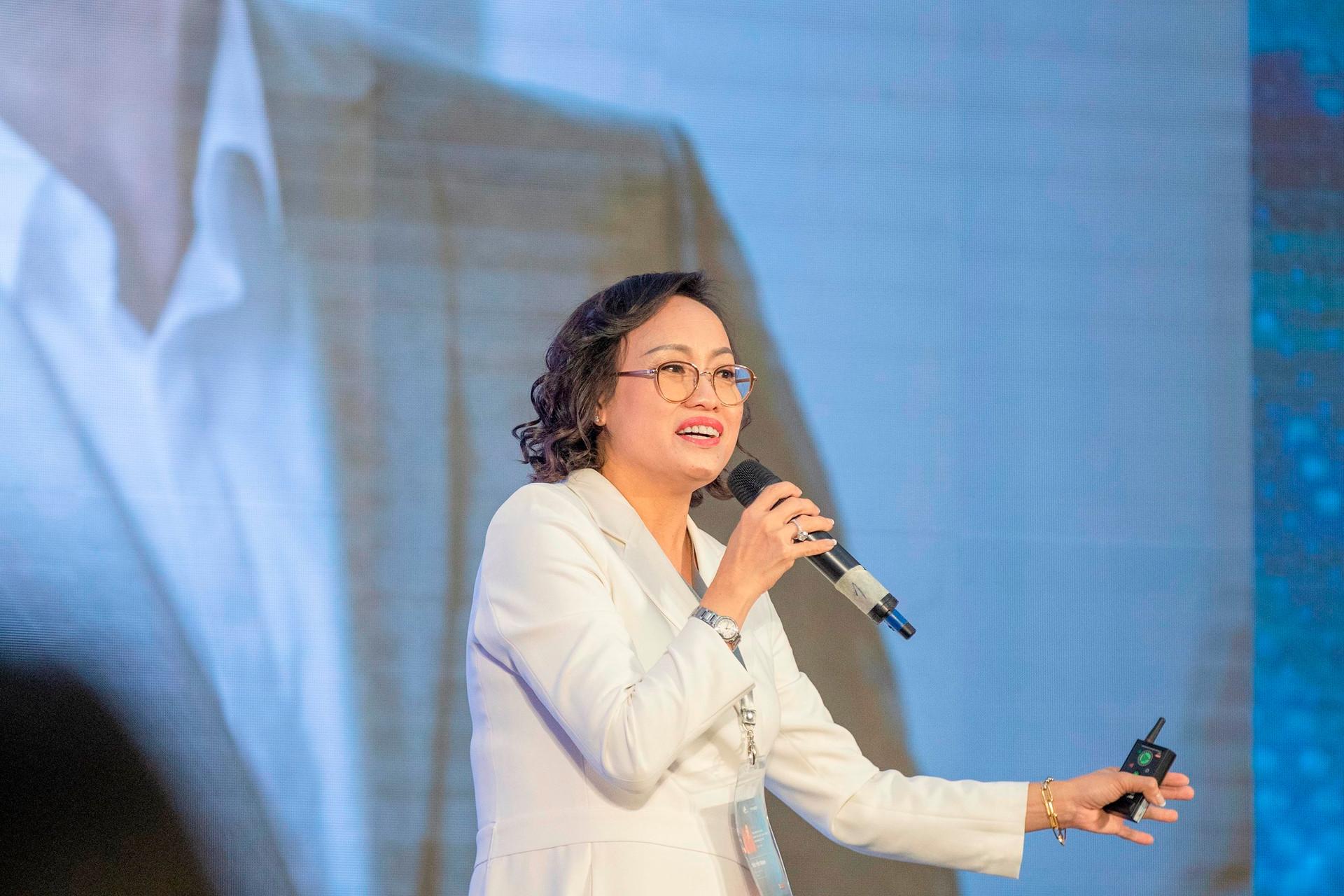 CEO PNJ áp dụng lý thuyết vật lý vào chiến lược kinh doanh và quản trị: Giám đốc nhân sự phải biết lo nghĩ cùng CEO, chứ không chỉ ngồi chờ lệnh - Ảnh 2. CEO PNJ áp dụng lý thuyết vật lý vào chiến lược kinh doanh và quản trị: Giám đốc nhân sự phải biết lo nghĩ cùng CEO, chứ không chỉ ngồi chờ lệnh - Ảnh 2.