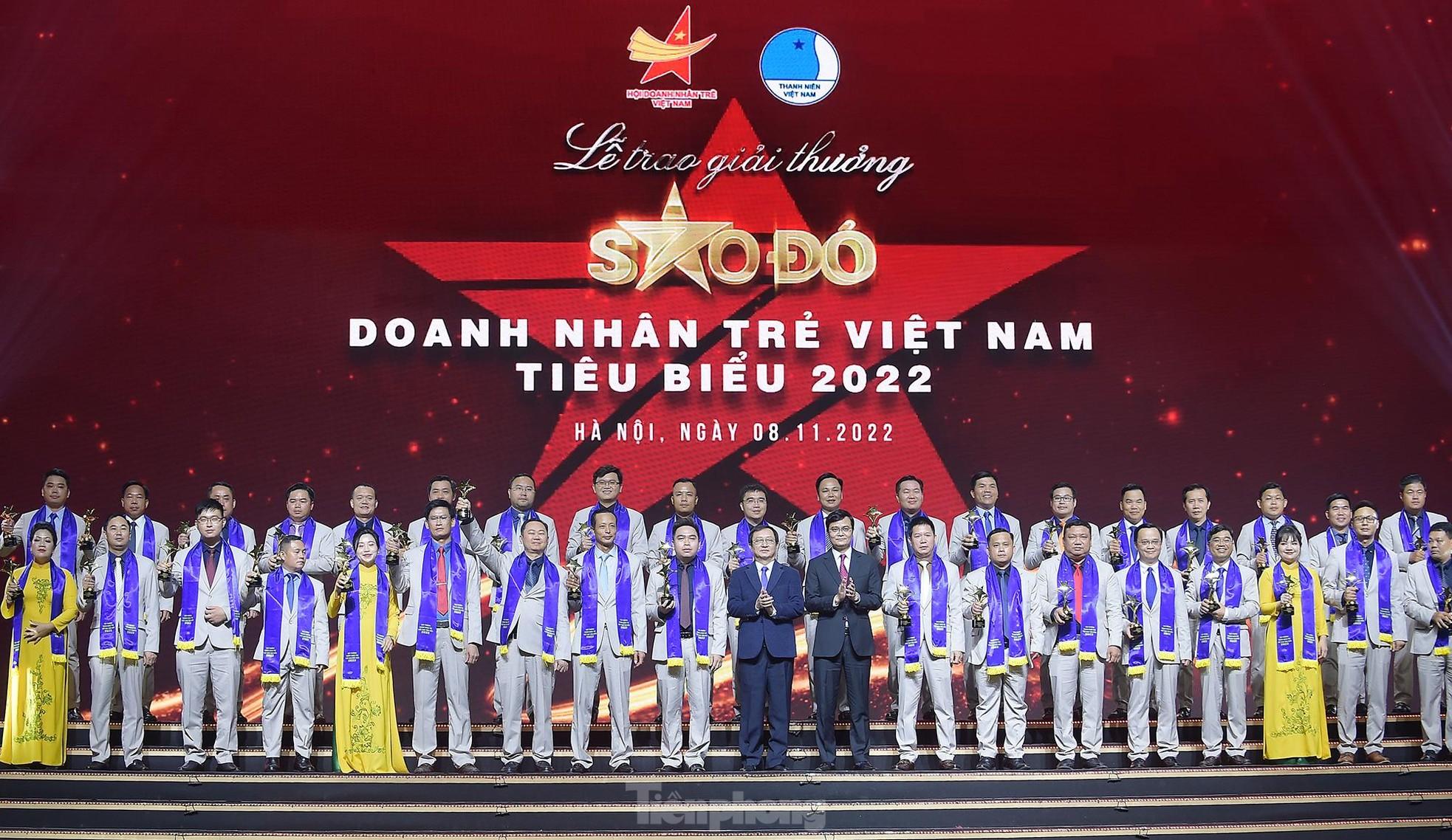 Vinh danh 10 doanh nhân trẻ xuất sắc nhận Giải thưởng Sao Đỏ năm 2022 ảnh 7