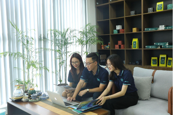 VHA Holding thay áo mới với phương châm tái thiết định vị, vững bước tiến lên - Ảnh 4. VHA Holding thay áo mới với phương châm tái thiết định vị, vững bước tiến lên - Ảnh 4.