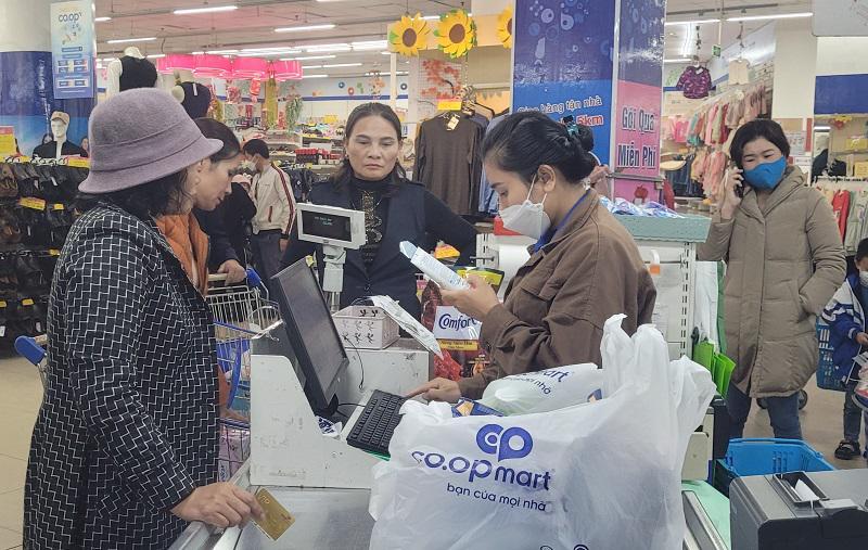 Các siêu thị, trung tâm thương mại đều chủ động nguồn hàng, tăng cường dịch vụ cho đợt mua sắm cao điểm