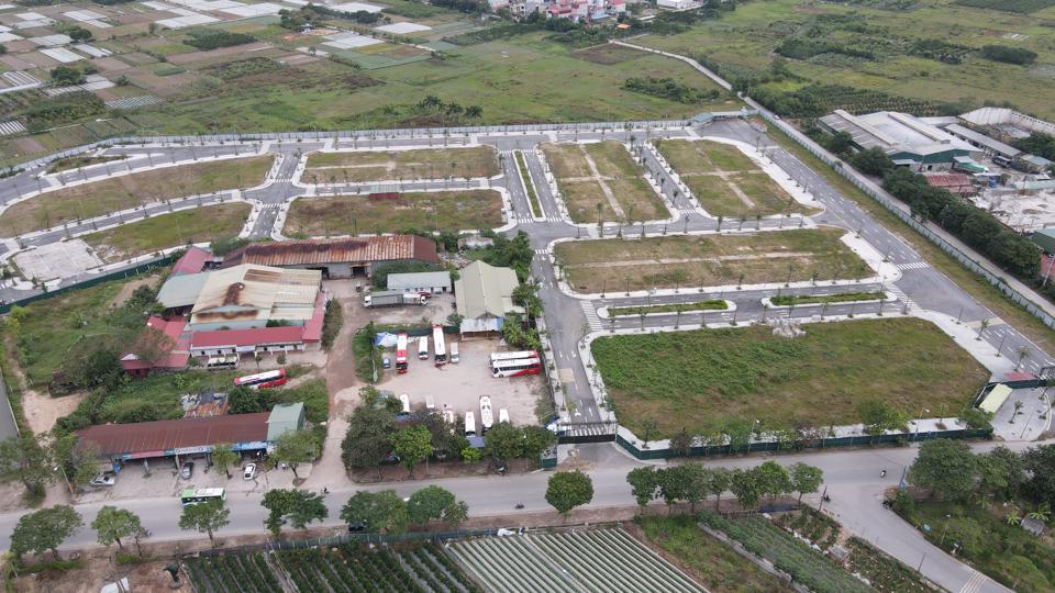 Thị trường nhà đất ngoại thành Hà Nội thanh khoản giảm, giá vẫn cao. Ảnh: Công Hùng