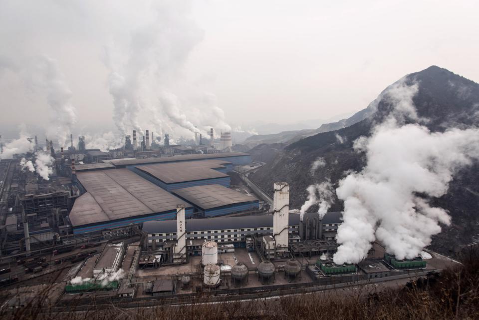 Tất cả 13 thành phố, bao gồm Thiên Tân và Đường Sơn, trung tâm sản xuất thép lớn nhất của Trung Quốc, đã đưa ra cảnh báo ô nhiễm nặng