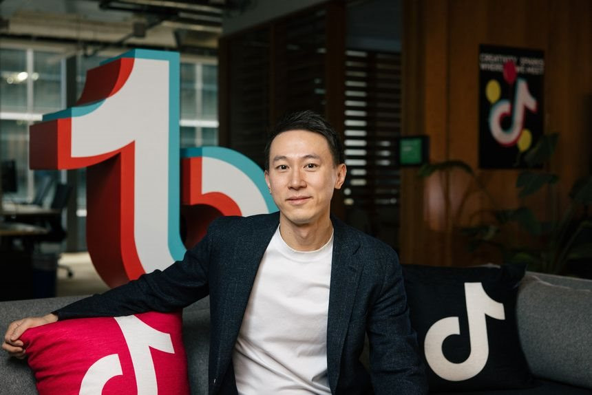 CEO 8X bí ẩn của TikTok: Có bằng MBA từ Harvard, từng là thực tập sinh tại Facebook, giờ thành sếp của mạng xã hội đối thủ nổi nhất hành tinh - Ảnh 1.