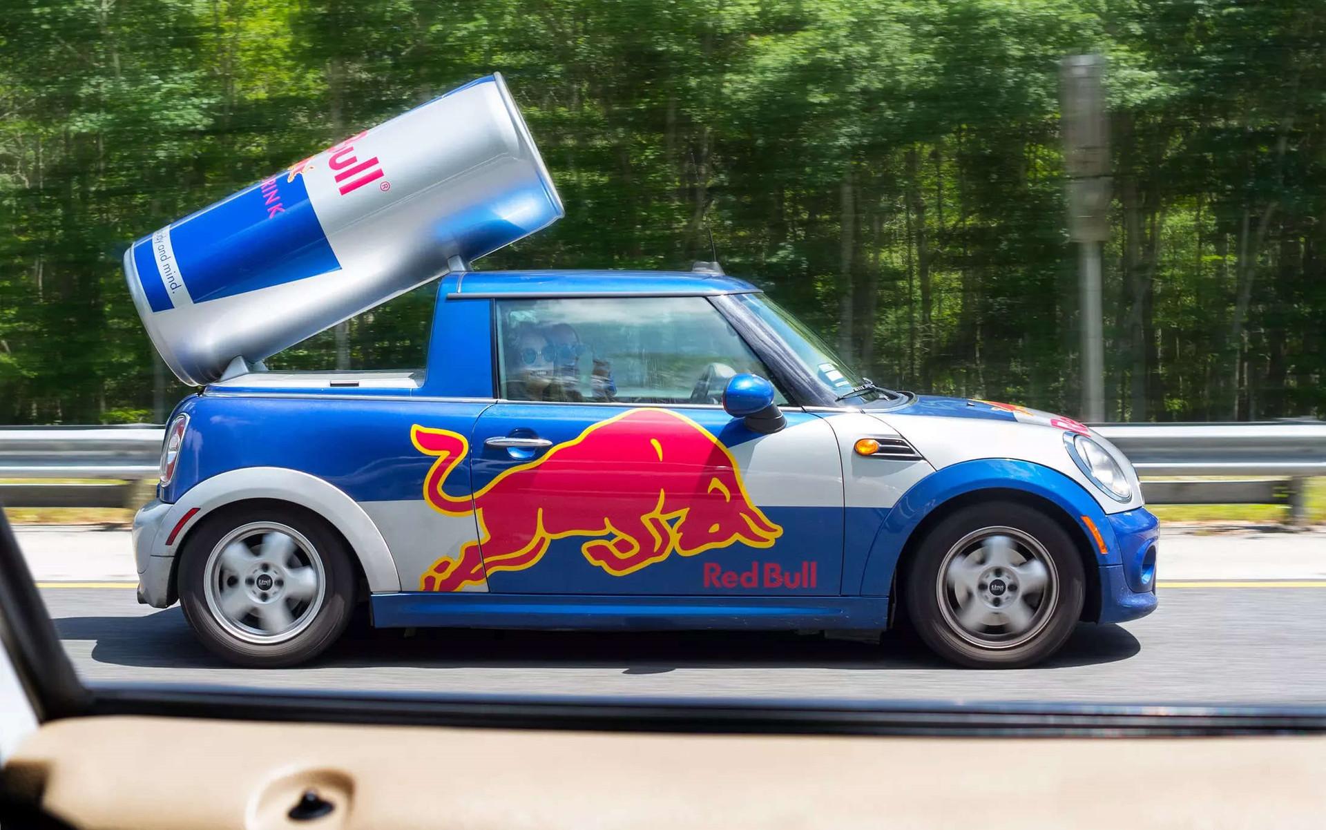 Bí mật đen tối của gia tộc Redbull: Ông nội tay trắng thành tỷ phú, cháu đích tôn ăn chơi sa đọa, được mệnh danh là 'người thừa kế không thể đụng đến' ở Thái Lan - Ảnh 2. Bí mật đen tối của gia tộc Redbull: Ông nội tay trắng thành tỷ phú, cháu đích tôn ăn chơi sa đọa, được mệnh danh là 'người thừa kế không thể đụng đến' ở Thái Lan - Ảnh 2.