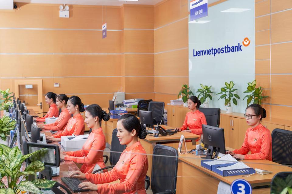  Lienvietpostbank: Lợi nhuận trước thuế đạt 1.566 tỷ đồng, huy động vốn đạt gần 9%  - Ảnh 1