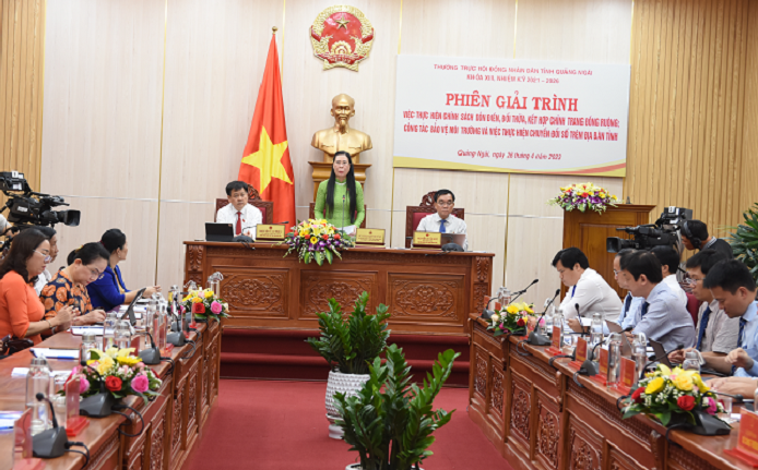 Quang cảnh phiên giải trình.