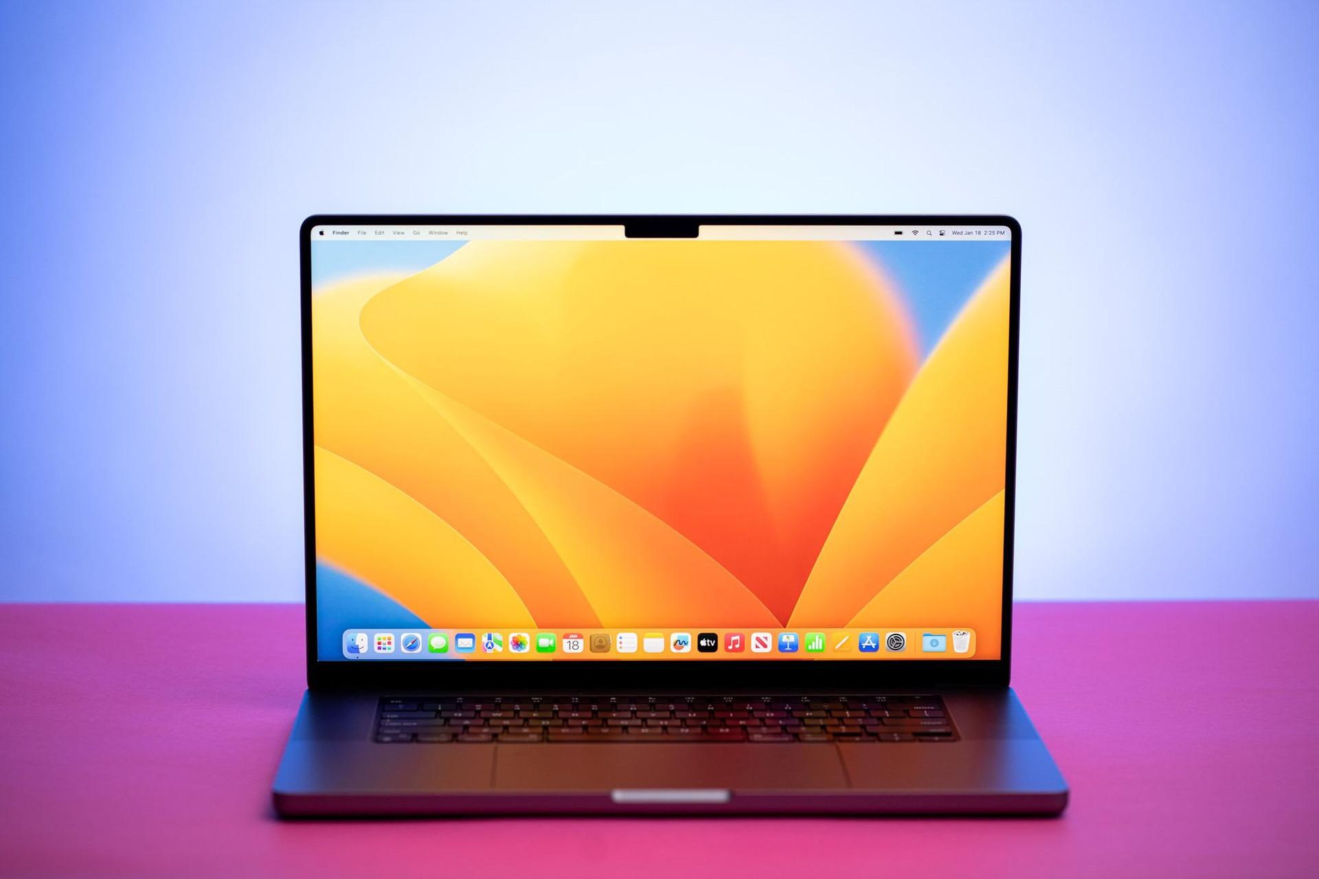 MacBook Pro mới giảm gần 15 triệu đồng sau 2 tháng lên kệ tại Việt Nam - Ảnh 2. MacBook Pro mới giảm gần 15 triệu đồng sau 2 tháng lên kệ tại Việt Nam - Ảnh 2.