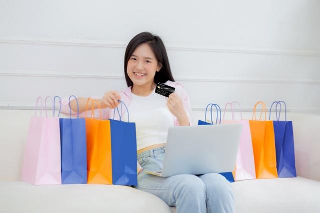 Chọn đúng thẻ tín dụng như có thêm người bạn tốt - Ảnh 1. Chọn đúng thẻ tín dụng như có thêm người bạn tốt - Ảnh 1.