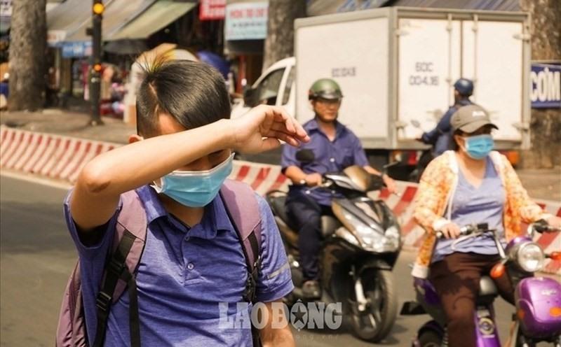 Nắng nóng được cảnh báo thiên tai cấp độ 1. Ảnh Phan Anh