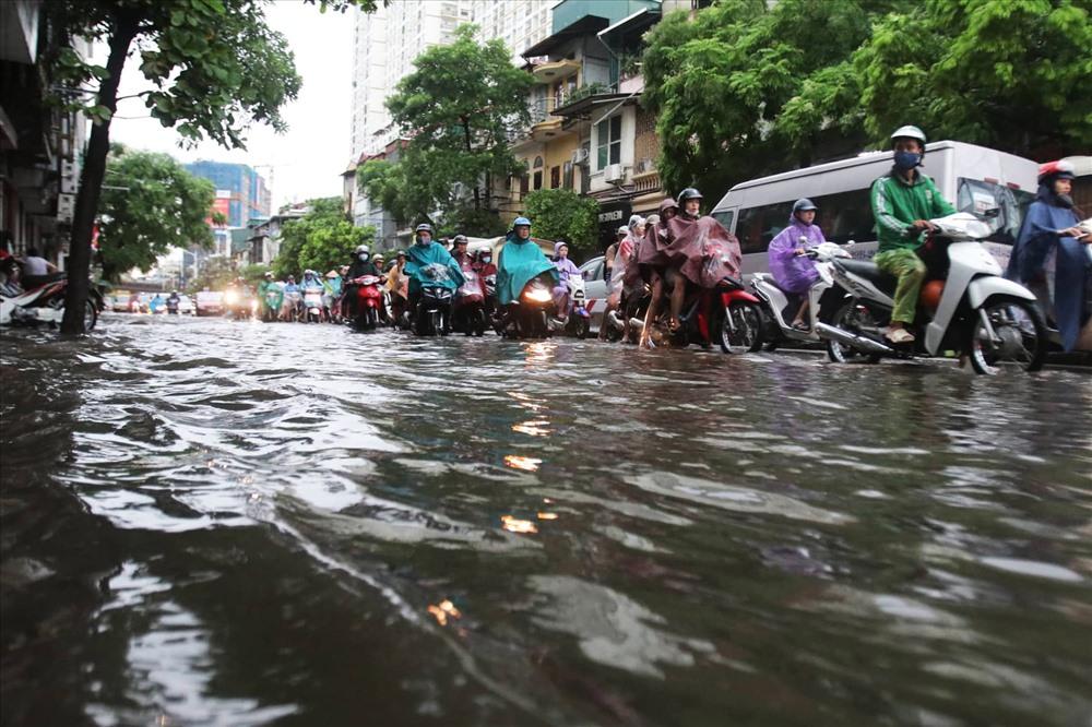 Dự báo thời tiết hôm nay 24.8: Bắc Bộ mưa rất to, Trung Bộ ngày nắng