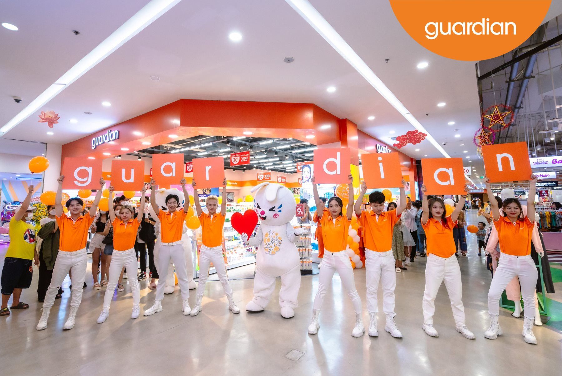 Mở liên tục 2-3 shop/tháng, phủ sóng từ Shopee, TikTok tới 130 cửa hàng offline, chuỗi Guardian đã làm gì để bơi ngược dòng suy thoái bán lẻ? - Ảnh 2.