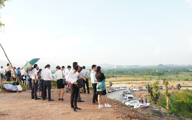 Lãi suất chạm đáy, nhà đầu tư bất động sản xuống tiền chờ “sốt đất”  - Ảnh 1.