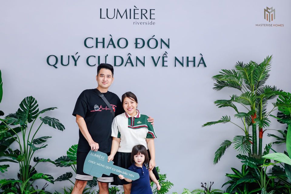 Cư dân chụp ảnh lưu niệm