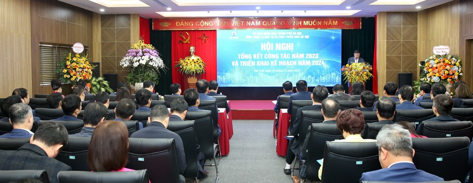 Quang cảnh Hội nghị tổng kết công tác năm 2023 và triển khai kế hoạch năm 2024 của Tổng công ty Đầu tư và Phát triển nhà Hà Nội  