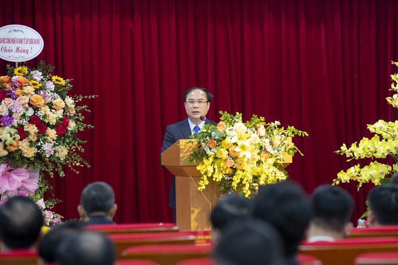 Thứ trưởng Bộ Xây dựng Nguyễn Văn Sinh đề nghị Sở Xây dựng Hà Nội tham mưu UBND TP những giải pháp để hoàn thành mục tiêu về NƠXH được Thủ tướng Chính phủ giao trong năm 2024.