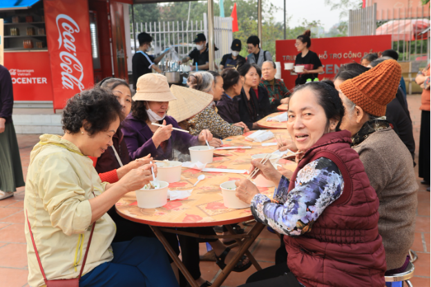 Coca-Cola Việt Nam mang Tết diệu kỳ đến hàng nghìn hoàn cảnh khó khăn - Ảnh 3.