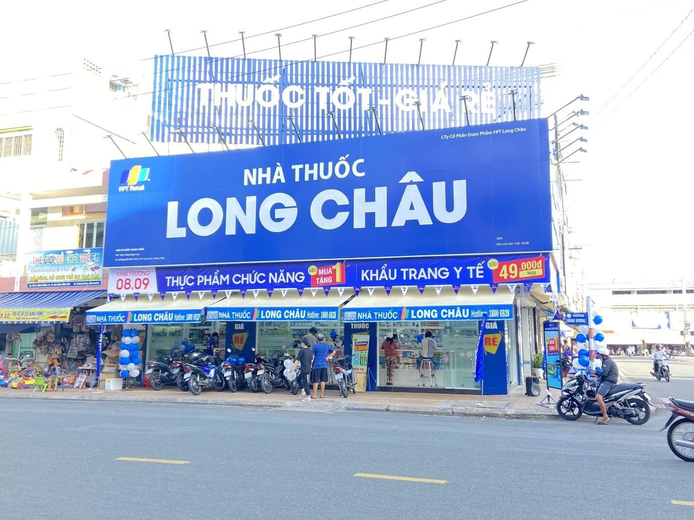 “Vượt mặt” FPT Shop, tăng 1.900 tỷ so với doanh thu kế hoạch, Long Châu thưởng lớn: Bảo vệ thưởng hệ số 100%, các vị trí khác nhận 120% - Ảnh 1.