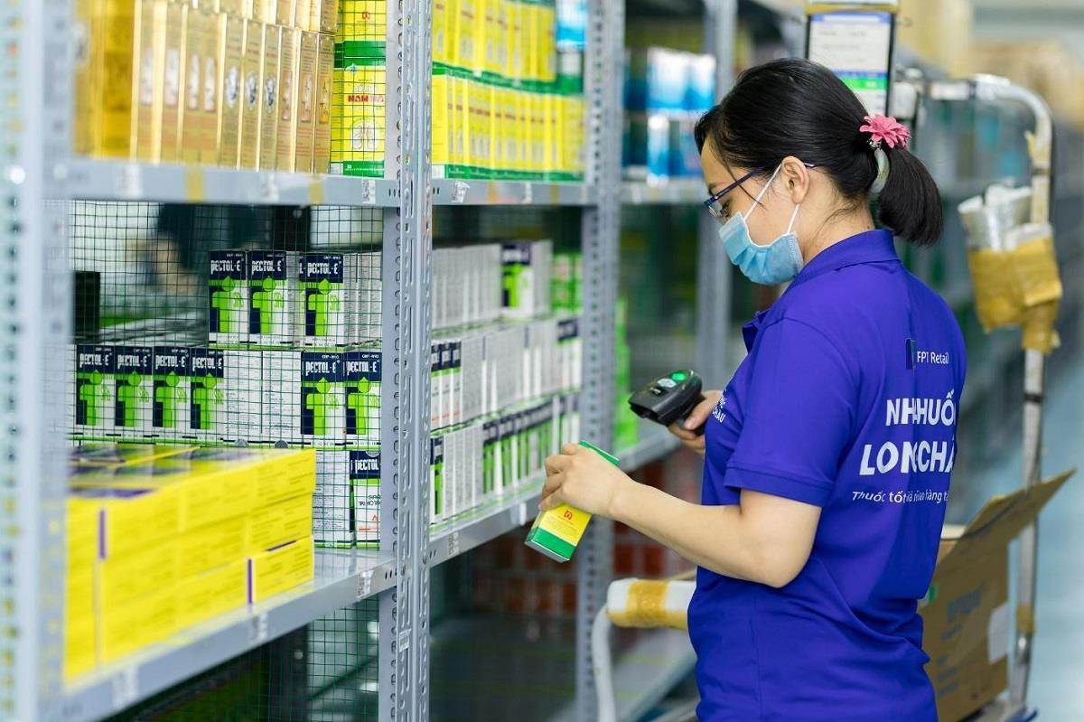 Doanh thu FPT Retail có thể lên tới 1,74 tỷ USD năm 2024 nhờ lực kéo từ Long Châu - Ảnh 1.