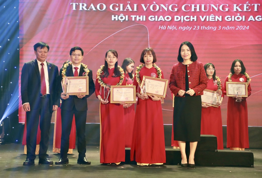 Các thí sinh đạt Giải Nhì Hội thi