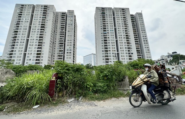 Thị trường bất động sản Hà Nội có dấu hiệu ‘vào sóng’, nhà đầu tư cần tỉnh táo - Ảnh 1.