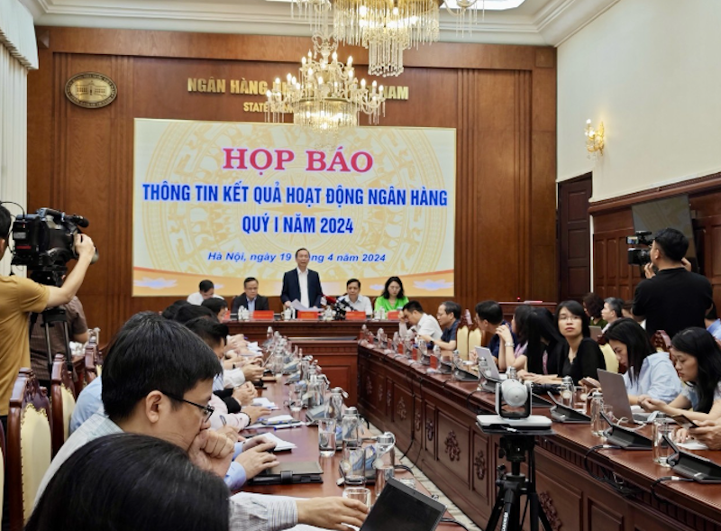 Phó Thống đốc NHNN Đào Minh Tú phát biểu tại buổi Họp báo