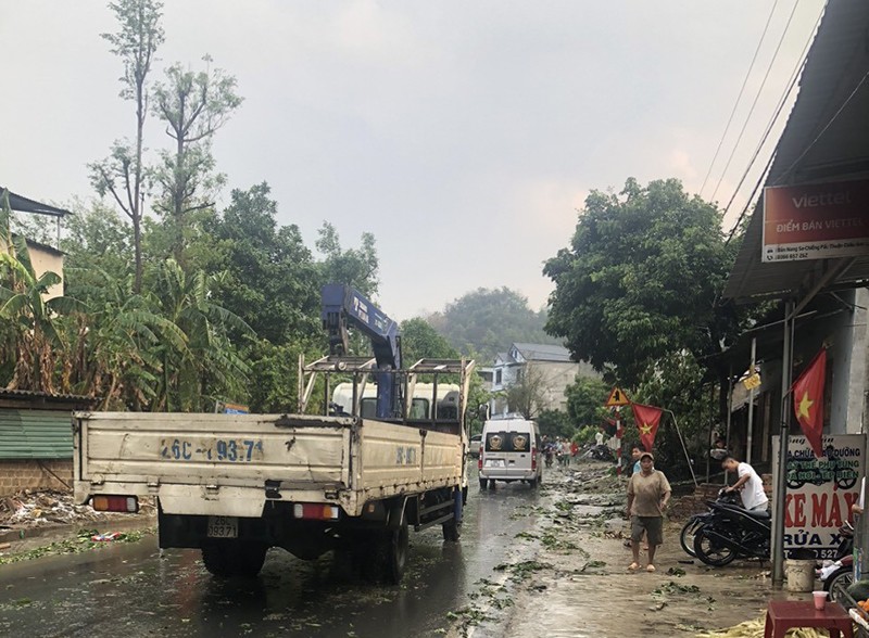 Điện lực Sơn La nỗ lực khắc phục sự cố do thiên tai để sớm cấp điện cho người dân