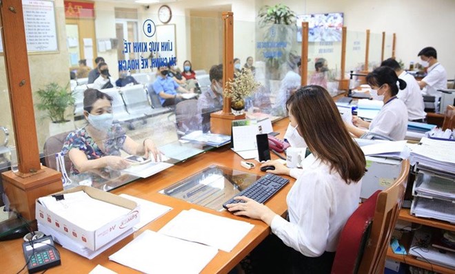 Quốc hội thảo luận phát triển kinh tế - xã hội, chính sách tiền lương mới