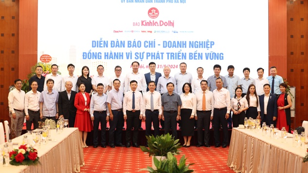 pho-chu-tich-ubnd-tp-ha-noi-ha-minh-hai-thu-9-hang-duoi-ben-phai-qua-voi-cac-chuyen-gia-doanh-nhan-tai-dien-dan-bao-chi-doanh-nghiep-dong-hanh-vi-su-phat-trien-ben-vung-anh-thanh-hai.JPG (633×356)