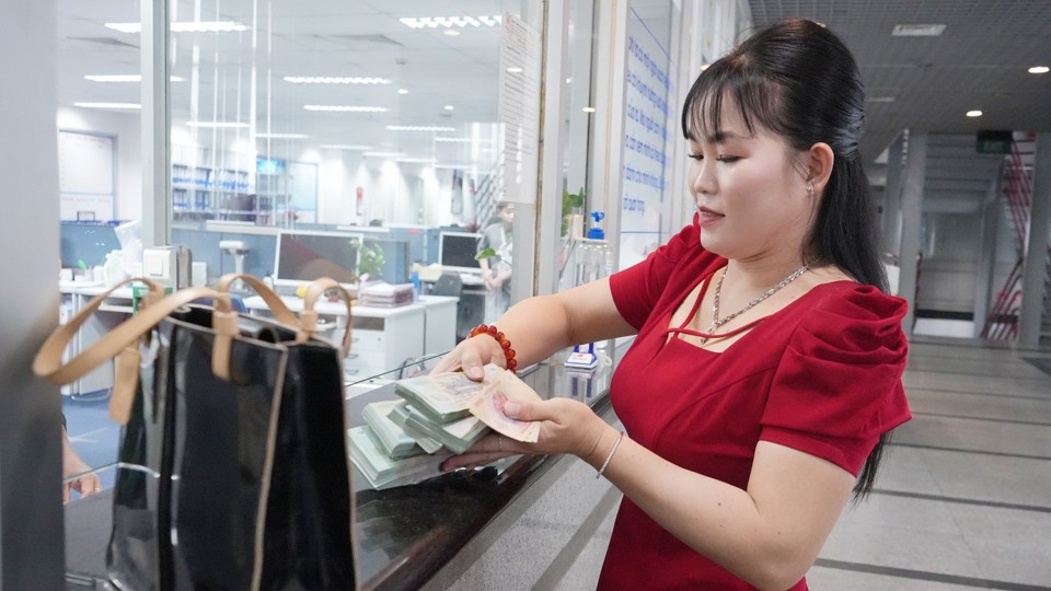 Tại buổi nhận thưởng, chị Hiền mong muốn quy đổi giá trị 9 miếng vàng SJC, mỗi miếng 5 chỉ thành tiền mặt để thuận tiện sử dụng.
