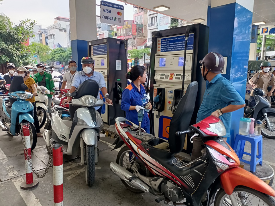 Dự kiến giá xăng dầu chiều nay sẽ tăng. Ảnh: Nguyên Dương