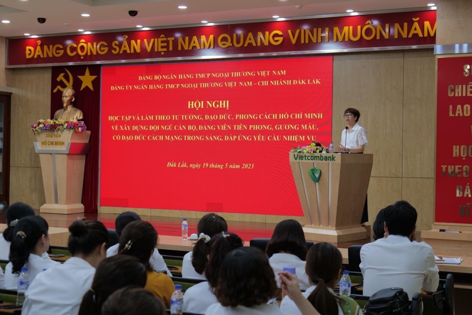 Đảng ủy Ngân hàng TMCP Ngoại thương Việt Nam chi nhánh Đắk Lắk  tổ chức hội nghị Học tập và làm theo tư tưởng, đạo đức, phong cách Hồ Chí Minh.