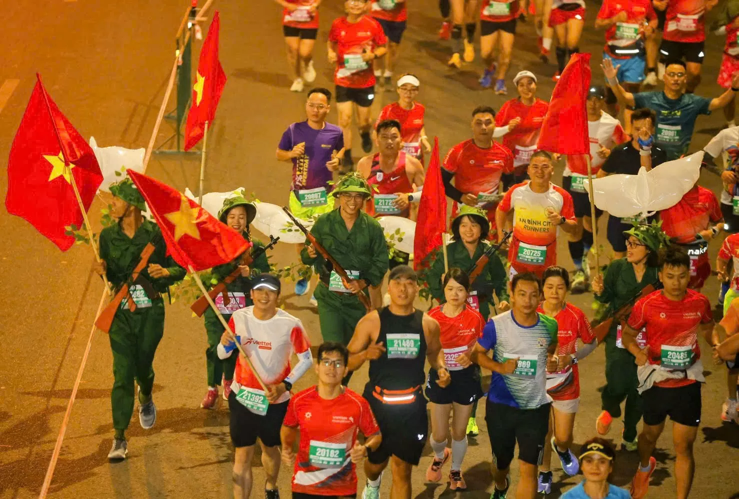 Hơn 10.000 vận động viên từ 24 quốc gia và vùng lãnh thổ tham gia Viettel Marathon 2024 chặng Việt Nam