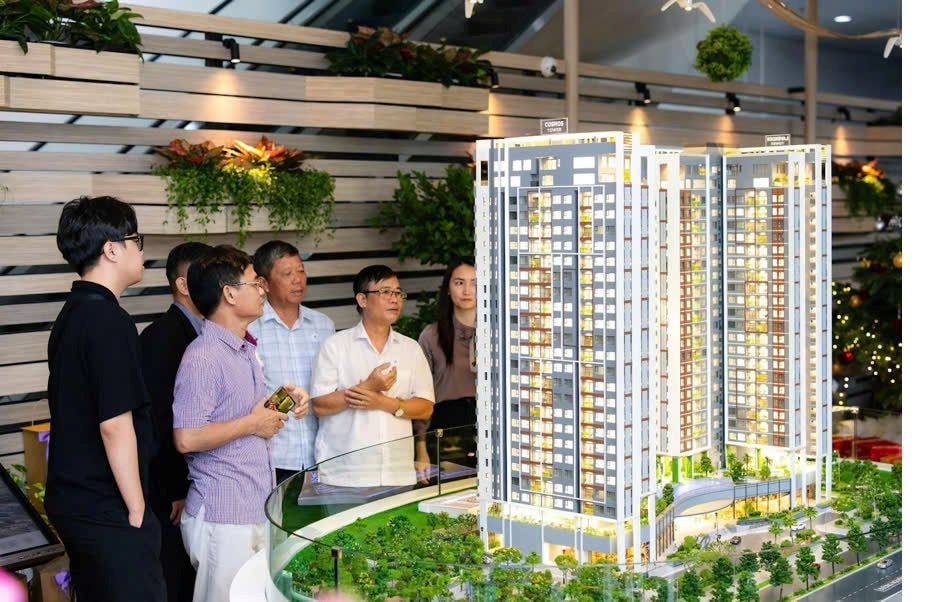 “Sóng” bất động sản cận Tết: Một dự án căn hộ cao cấp tại khu Nam Tp.HCM bất ngờ hấp thụ 98% giỏ hàng trong ngày giới thiệu dự án- Ảnh 1. “Sóng” bất động sản cận Tết: Một dự án căn hộ cao cấp tại khu Nam Tp.HCM bất ngờ hấp thụ 98% giỏ hàng trong ngày giới thiệu dự án- Ảnh 1.