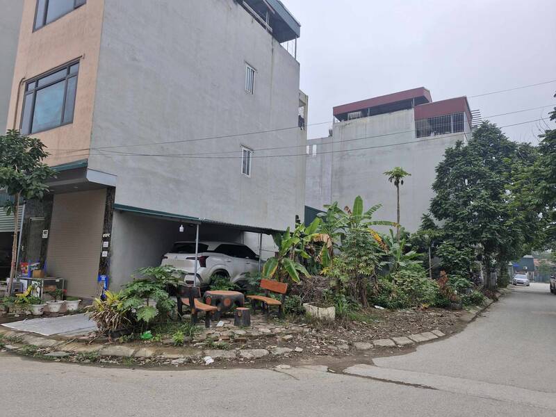 Phân khúc đất dịch vụ vùng ven Hà Nội liên tục nhích giá trong những tháng đầu năm 2025. Ảnh: Thu Giang