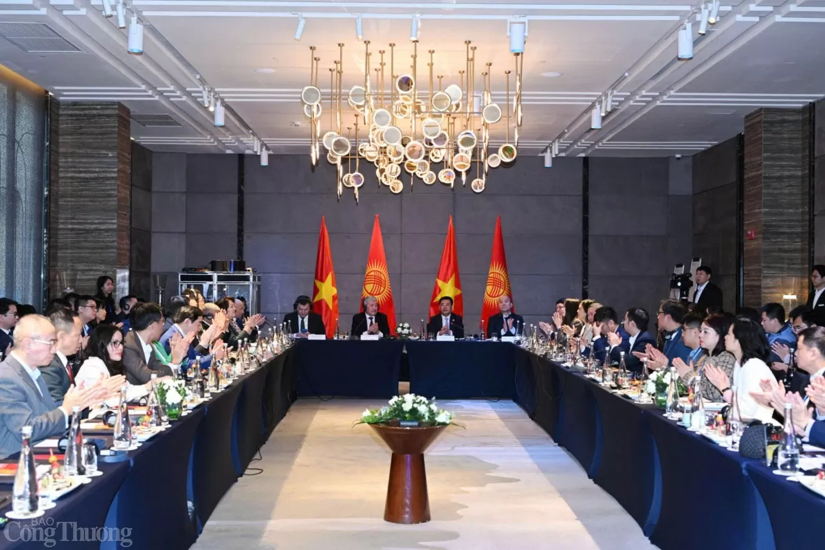 Chùm ảnh: Thủ tưởng Kyrgyzstan gặp mặt doanh nghiệp Việt Nam Chùm ảnh: Thủ tưởng Kyrgyzstan gặp mặt doanh nghiệp Việt Nam
