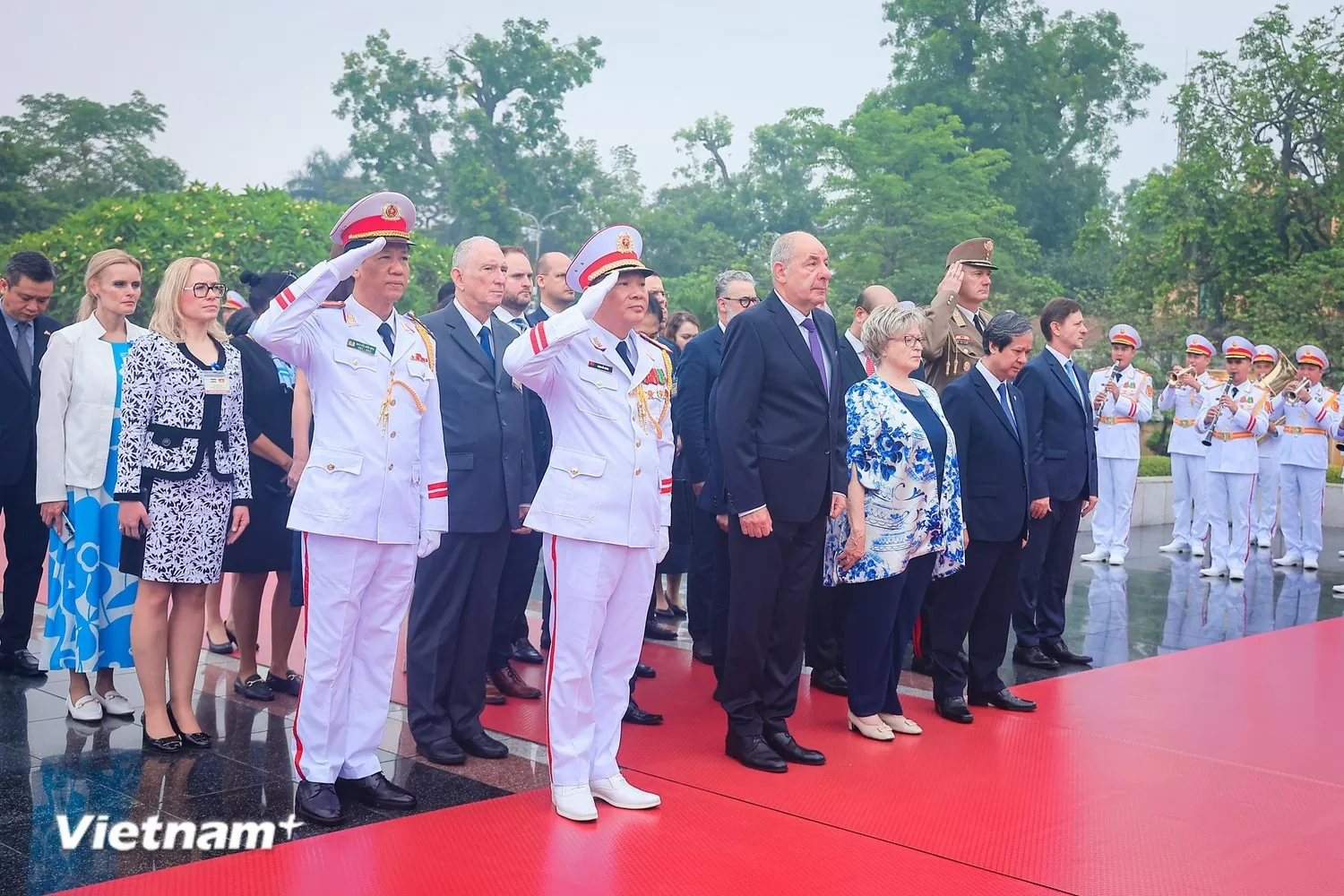 Chủ tịch nước Lương Cường chủ trì lễ đón Tổng thống Hungary Chủ tịch nước Lương Cường chủ trì lễ đón Tổng thống Hungary