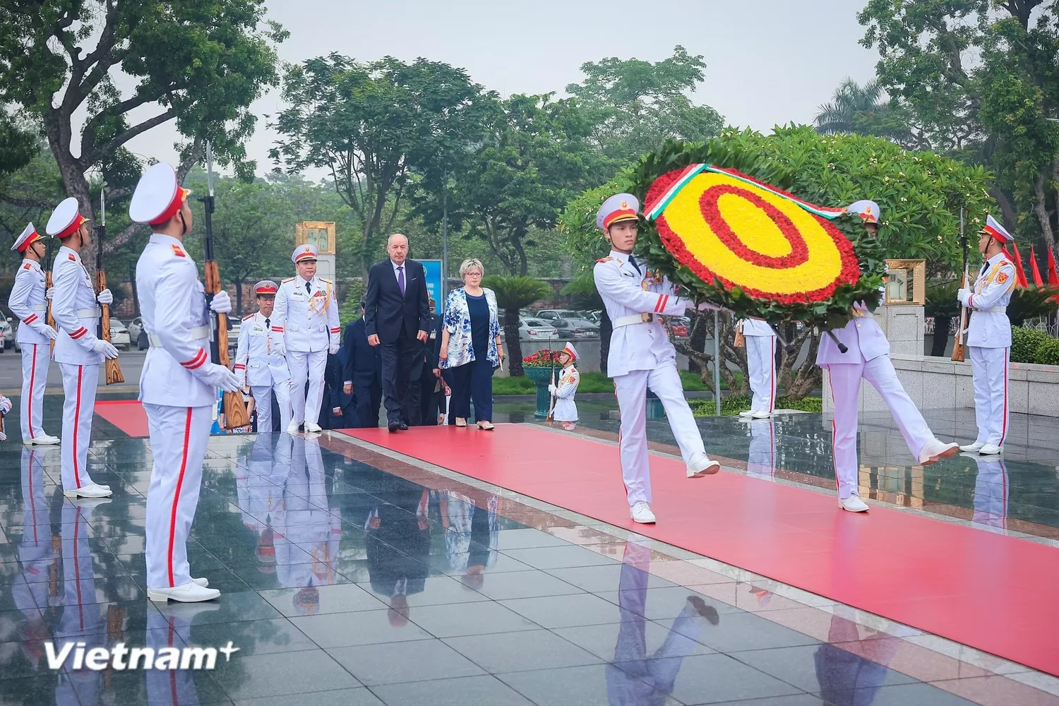 Chủ tịch nước Lương Cường chủ trì lễ đón Tổng thống Hungary Chủ tịch nước Lương Cường chủ trì lễ đón Tổng thống Hungary