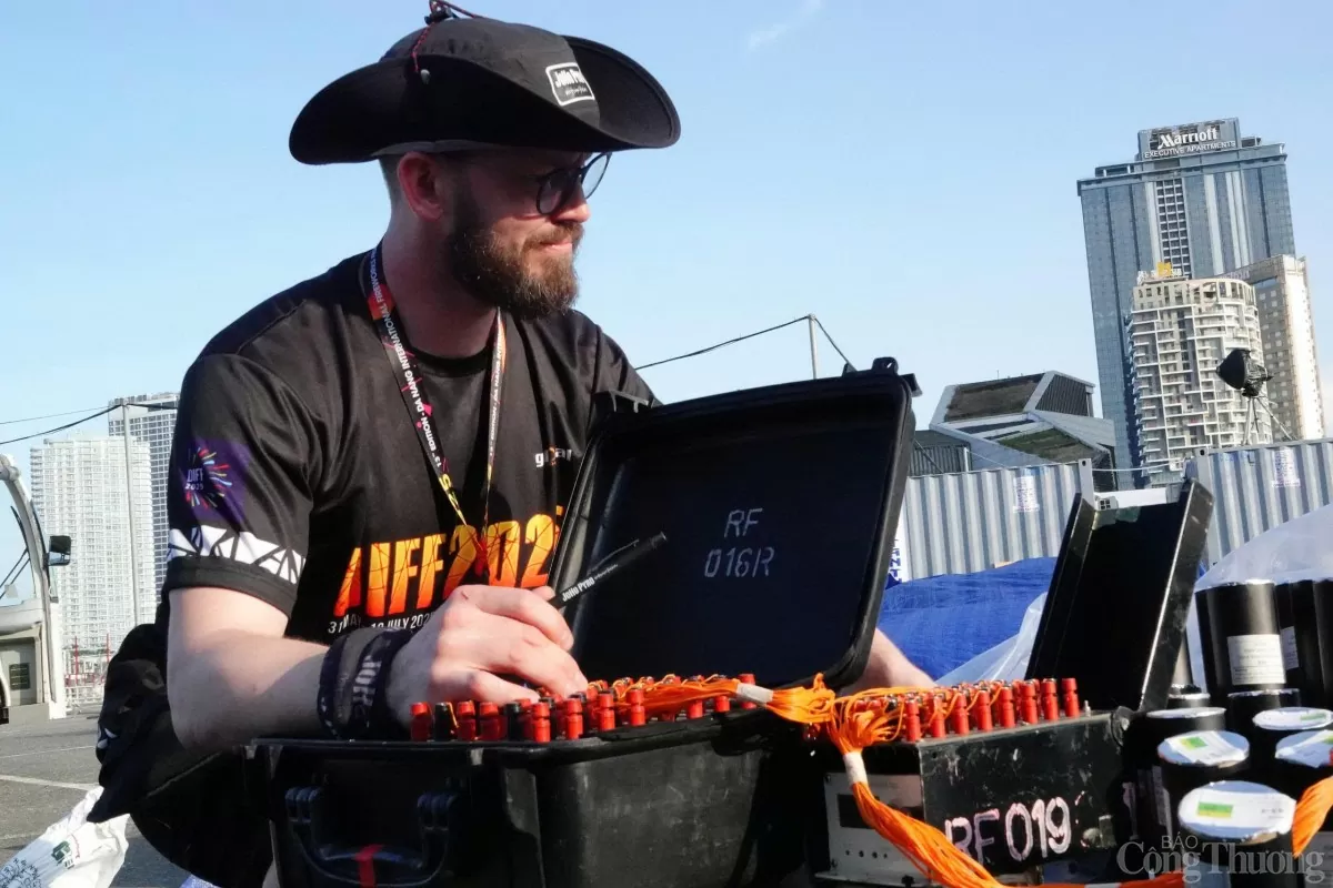 nhà vô địch DIFF 2024 JoHo Pyro Professional Fireworks AB đến từ Phần Lan sẽ thắp sáng bầu trời Đà Nẵng với màn trình diễn “Nordic Lights”, lấy cảm hứng từ hiện tượng cực quang kỳ ảo tại Bắc Âu. nhà vô địch DIFF 2024 JoHo Pyro Professional Fireworks AB đến từ Phần Lan sẽ thắp sáng bầu trời Đà Nẵng với màn trình diễn “Nordic Lights”, lấy cảm hứng từ hiện tượng cực quang kỳ ảo tại Bắc Âu.