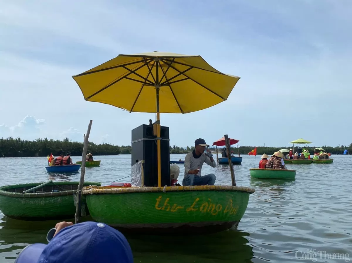 Du lịch Hội An: Ngày hè sôi động tại rừng dừa Bảy Mẫu Du lịch Hội An: Ngày hè sôi động tại rừng dừa Bảy Mẫu
