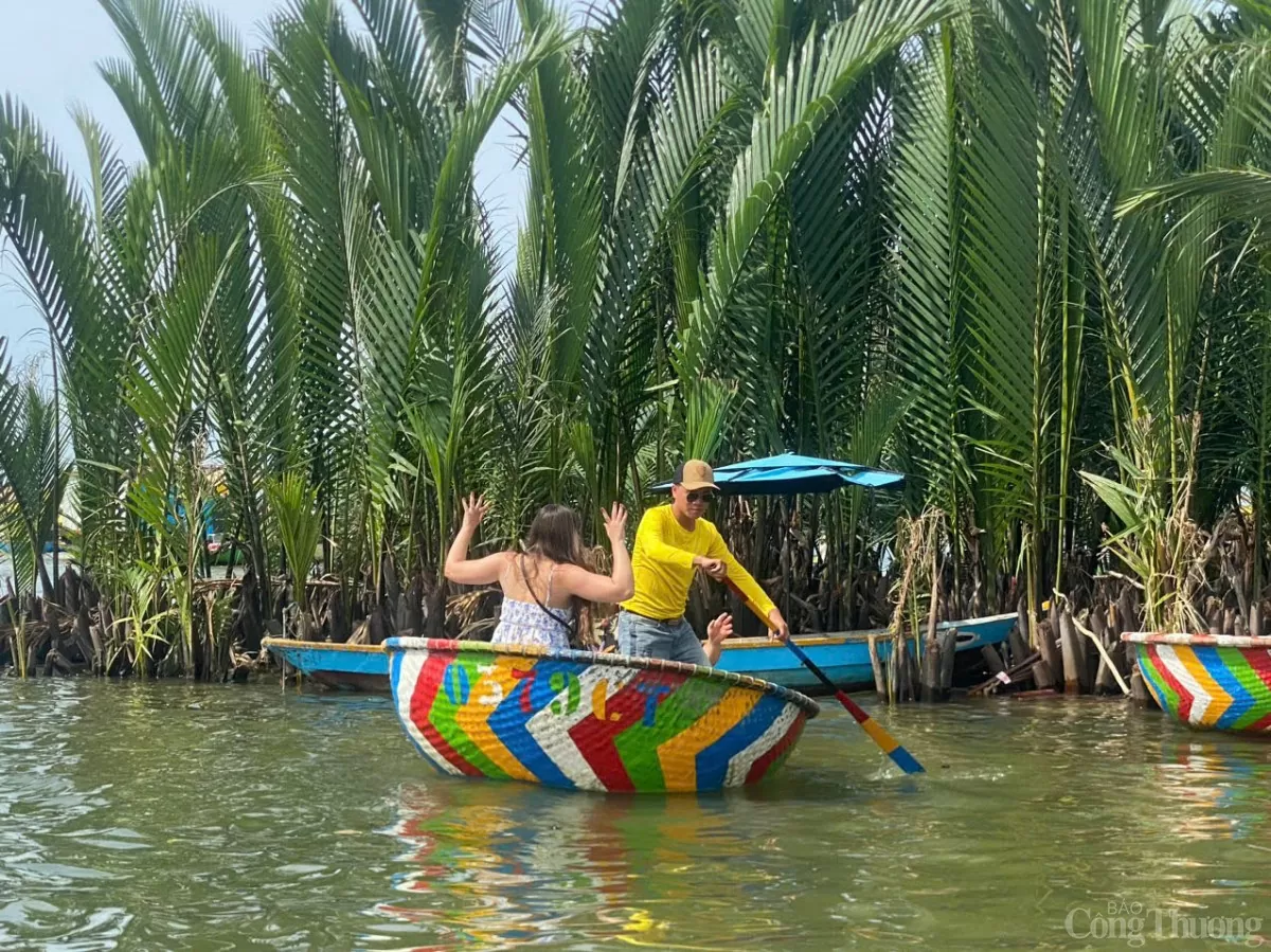 Du lịch Hội An: Ngày hè sôi động tại rừng dừa Bảy Mẫu Du lịch Hội An: Ngày hè sôi động tại rừng dừa Bảy Mẫu