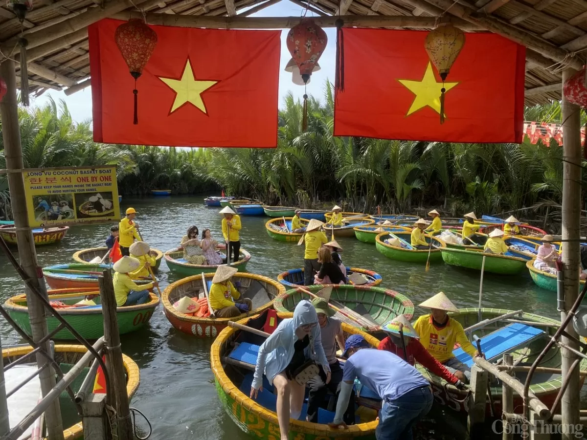 Du lịch Hội An: Ngày hè sôi động tại rừng dừa Bảy Mẫu Du lịch Hội An: Ngày hè sôi động tại rừng dừa Bảy Mẫu
