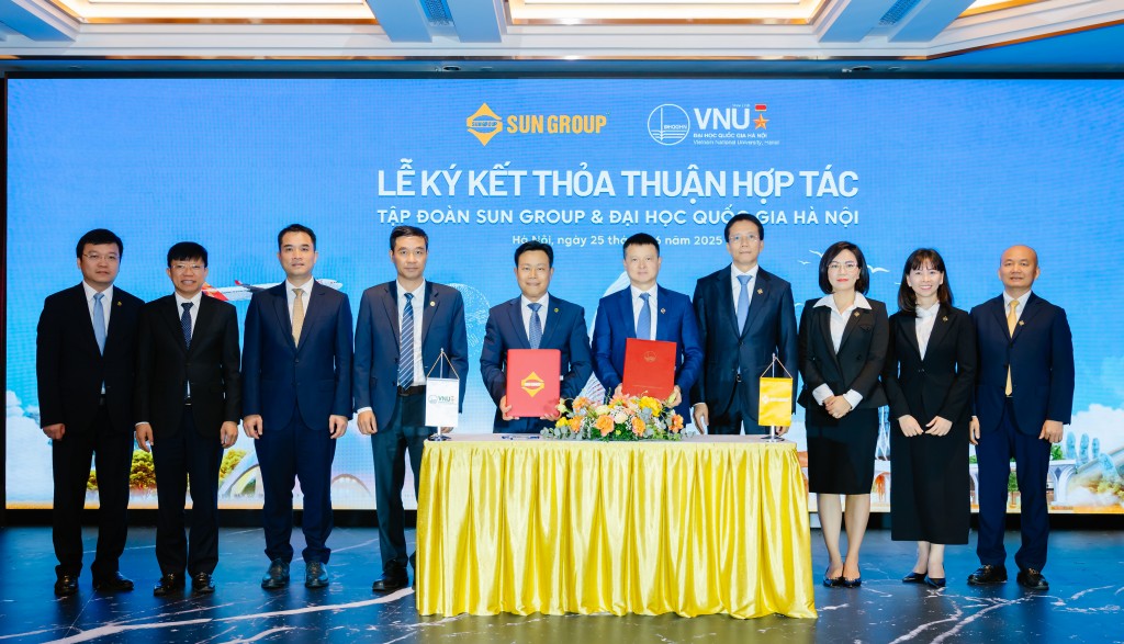 Lễ ký kết thoả thuận hợp tác giữa ĐHQGHN và Tập đoàn Sun Group. Ảnh: Sun Group