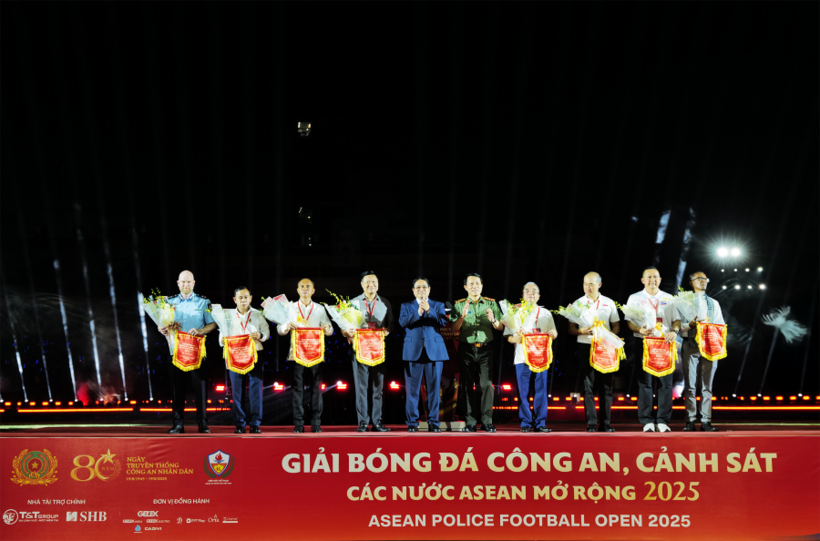 Thể thao gắn kết - Văn hóa tỏa sáng: Ấn tượng Lễ khai mạc Giải bóng đá Công an, Cảnh sát các nước ASEAN mở rộng 2025  - 3