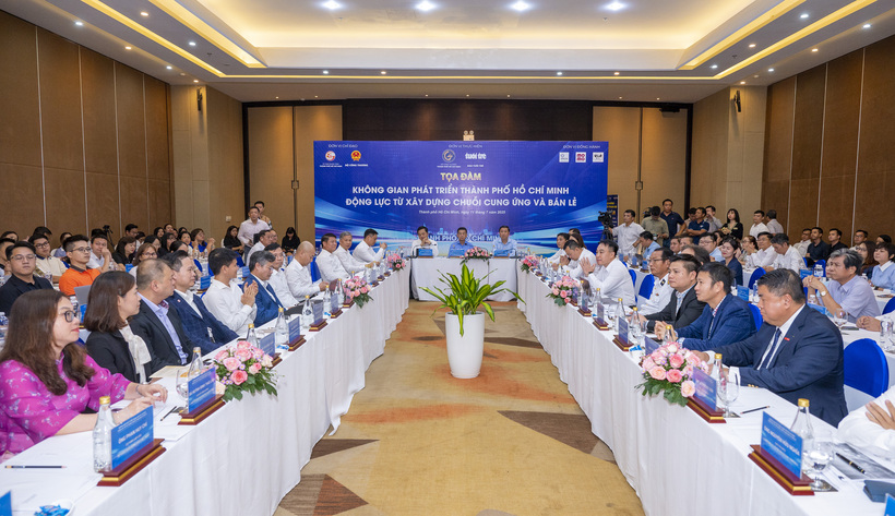 Tọa đàm “Không gian phát triển Thành phố Hồ Chí Minh - Động lực từ xây dựng chuỗi cung ứng và bán lẻ”. Ảnh: Mạnh Thắng