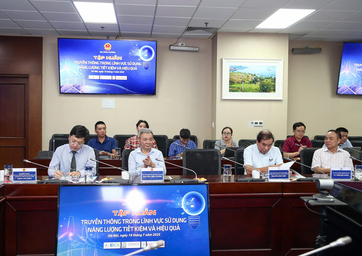 Các đại biểu tham dự hội nghị