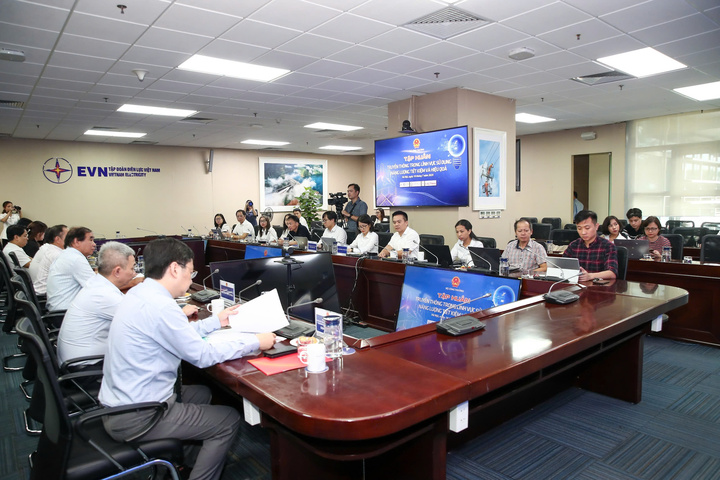 Nhằm nâng cao năng lực truyền thông và lan tỏa nhận thức xã hội về sử dụng năng lượng tiết kiệm, hiệu quả, Bộ Công Thương tổ chức Hội nghị Tập huấn truyền thông trong lĩnh vực sử dụng năng lượng tiết kiệm và hiệu quả cho hơn 50 phóng viên, biên tập viên đến từ các cơ quan thông tấn, báo chí khu vực miền Bắc.