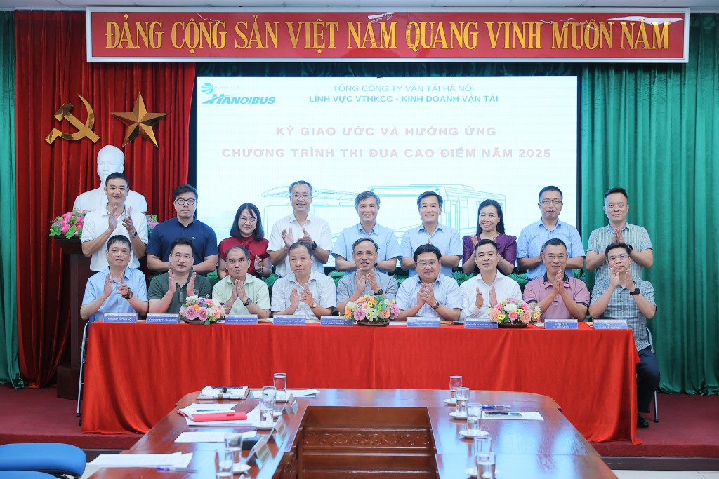 1 / 2 Lễ Ký giao ước và hưởng ứng chương trình thi đua cao điểm năm 2025 của Transerco
