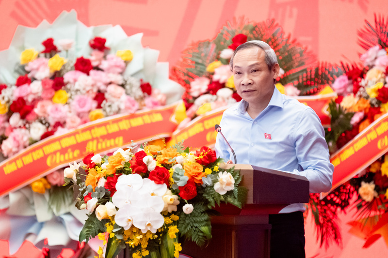 Ông Phan Đức Hiếu, Uỷ viên là Đại biểu Quốc hội hoạt động chuyên trách của Uỷ ban Kinh tế - Tài chính