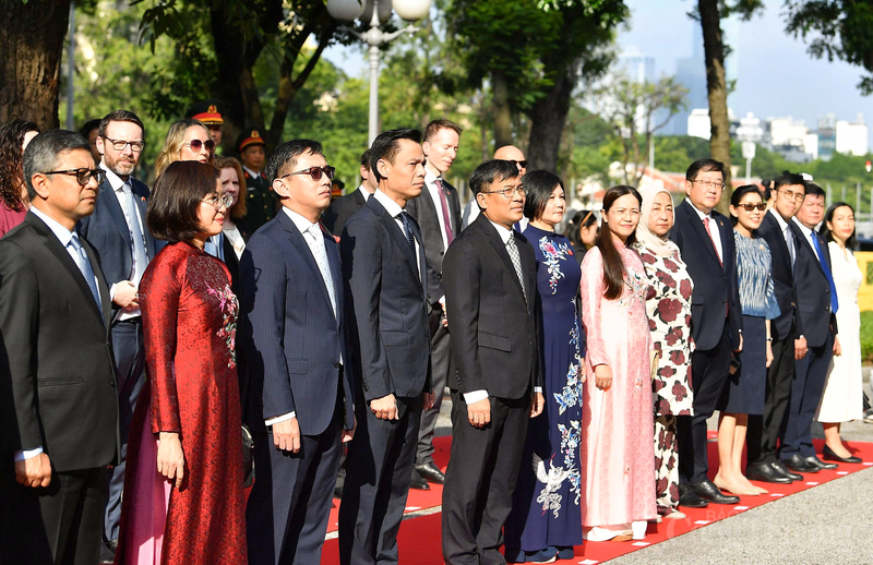 Thứ trưởng Thường trực Bộ Ngoại giao Nguyễn Minh Vũ chủ trì Lễ thượng cờ ASEAN