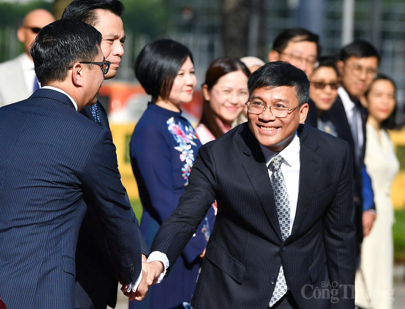 Thượng cờ kỷ niệm 58 năm thành lập ASEAN - 6